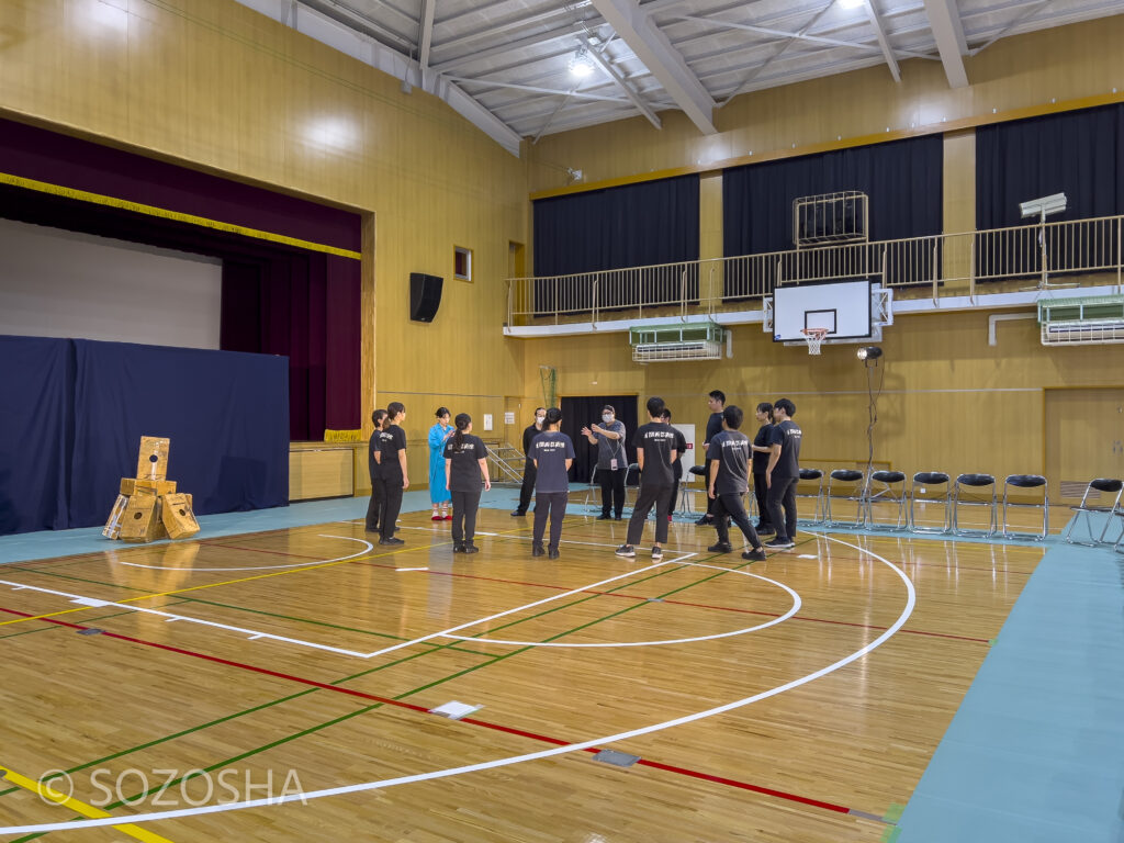 開演前のミーティング | 芸術鑑賞会・演劇 | 中学校 | もしイタ～もし高校野球の女子マネージャーが青森の「イタコ」を呼んだら～ | MIRAI企画部