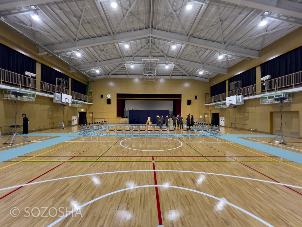 開演前のミーティング | 芸術鑑賞会・演劇 | 中学校 | もしイタ～もし高校野球の女子マネージャーが青森の「イタコ」を呼んだら～ | MIRAI企画部