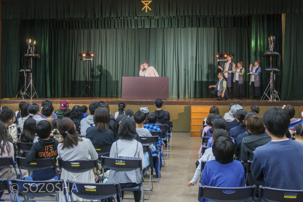 エスカレーター | 東住吉区 子どもの学習・体験機会の充実（芸術文化）事業 | パントマイム芸術鑑賞会 | マイムボックス〜おしゃべりなカラダ〜