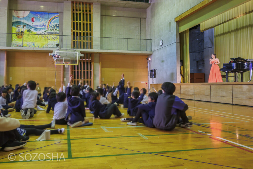 村主夕加(ピアノ)　クラシック・クイズ | 「クラシックにタッチ!」| ゆりえっと | 小学校の芸術鑑賞会